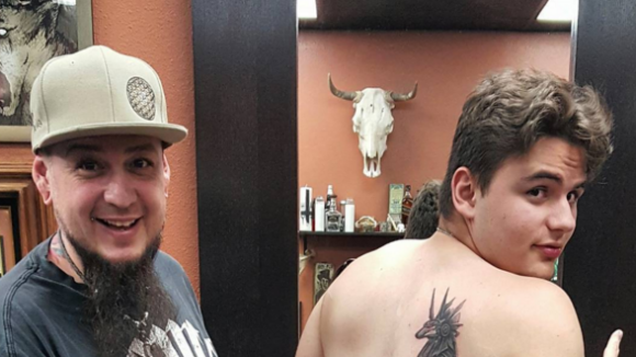 Prince Jackson se fait tatouer comme sa soeur Paris : Le clan Jackson s'inquiète