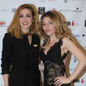 Julie Gayet, Lola Marois-Bigard - Photocall du Gala de charité au profit de l'association "Endofrance" qui lutte contre l'endométriose au Pavillon Royal à Paris le 07 avril 2016. © CVS/Bestimage P