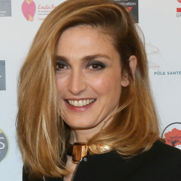 Julie Gayet - Photocall du Gala de charité au profit de l'association "Endofrance" qui lutte contre l'endométriose au Pavillon Royal à Paris le 07 avril 2016. © CVS/Bestimage