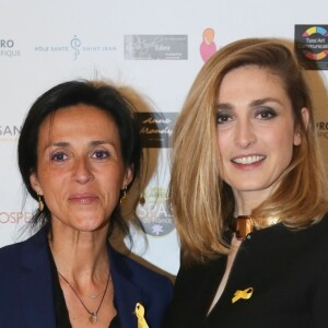 Le docteur Chrysoula Zacharoupoulo, Julie Gayet - Photocall du Gala de charité au profit de l'association "Endofrance" qui lutte contre l'endométriose au Pavillon Royal à Paris le 07 avril 2016. © CVS/Bestimage