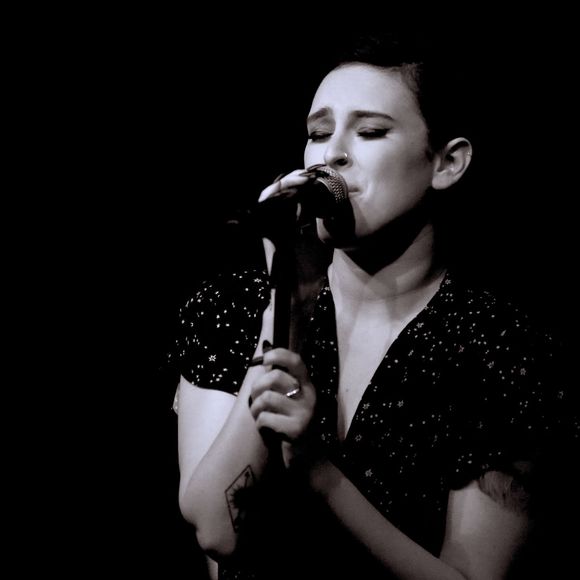 Rumer Willis en concert au Cafe Carlyle à New York le 7 avril 2016. Bruce Willis avec sa femme Emma Heming, Demi Moore avec Tallulah Belle Willis et Donna Karan étaient présents au café.