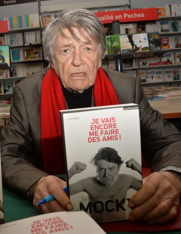 Exclusif - Jean Pierre Mocky en dédicace à la librairie " les furets du nord " lors du 6me festival 2 Valenciennes Le 18 mars 2016 © Veeren Ramsamy / Bestimage
