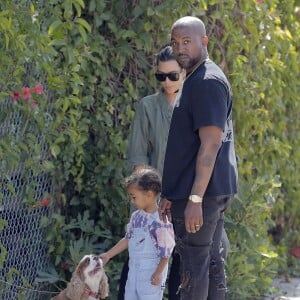 Exclusif - Kim Kardashian, Kanye West et leur fille North West vont au marché de Brentwood, Los Angeles, le 3 avril 2016.