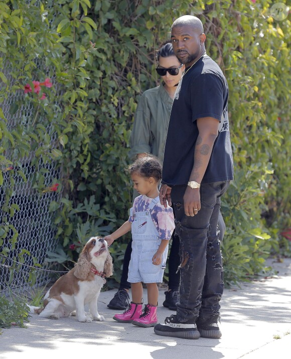 Exclusif - Kim Kardashian, Kanye West et leur fille North West vont au marché de Brentwood, Los Angeles, le 3 avril 2016.