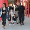 Kim Kardashian et son mai Kanye West avec leur fille North West - La famille Kardashian se promène aux abords du musée LACMA à Los Angeles le 2 Avril 2016.