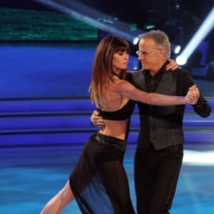 Christopher Lambert avec Sara Di Vaira dans l'émission Danse avec les Stars à Rome, le 9 avril 2016.