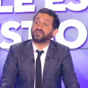 L'animateur Cyril Hanouna donne des nouvelles de Bertrand Chameroy dans l'émission "Touche pas à mon poste" sur D8, le 11 avril 2016. 