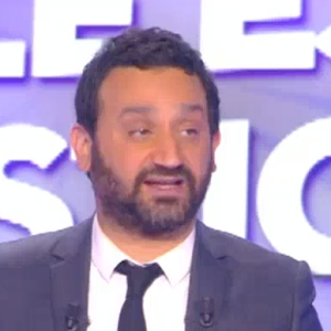 L'animateur Cyril Hanouna donne des nouvelles de Bertrand Chameroy dans l'émission "Touche pas à mon poste" sur D8, le 11 avril 2016. 