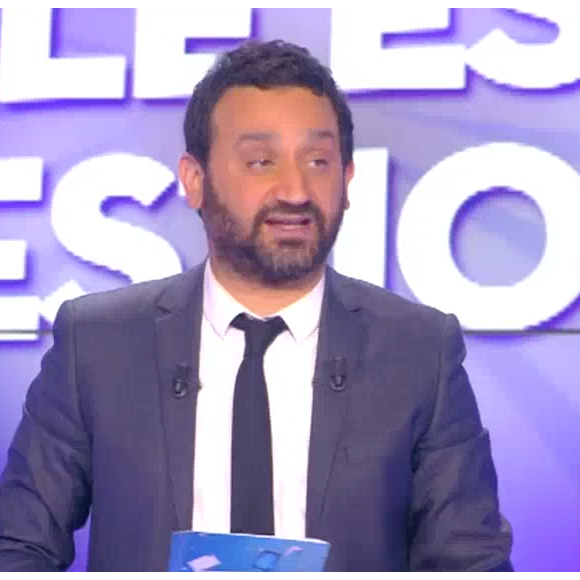 L'animateur Cyril Hanouna donne des nouvelles de Bertrand Chameroy dans l'émission "Touche pas à mon poste" sur D8, le 11 avril 2016. 
