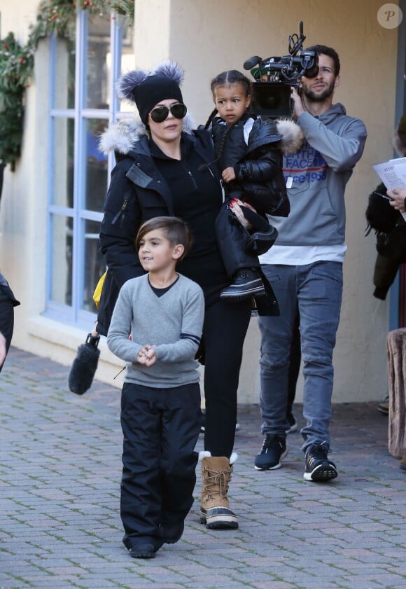 Khloe Kardashian, sa nièce North West et son neveu Mason Disick  en vacances dans la station de sports d'hiver Vail dans le Colorado, le 7 avril 2016.