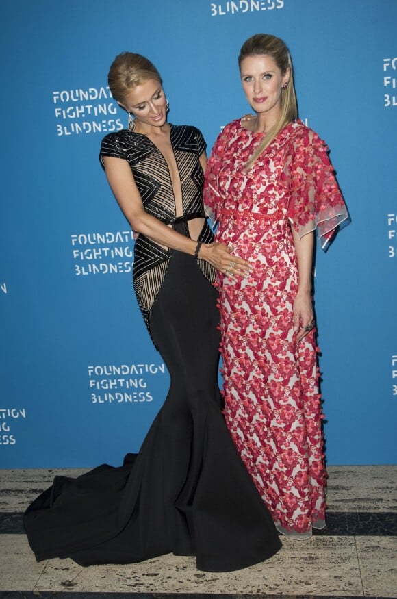 Paris et Nicky Hilton, enceinte, assistent au gala de la Foundation Fighting Blindness au Cipriani Downtown. New York, le 12 avril 2016.