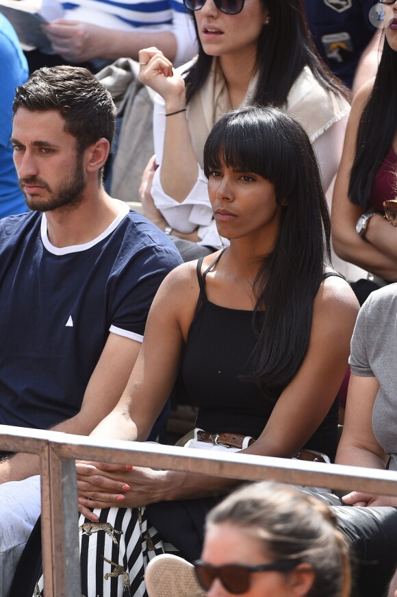 Shy'm a encouragé son compagnon Benoît Paire lors de son match du deuxième tour contre Joao Sousa au Monte-Carlo Rolex Masters le 13 avril 2016, avant de descendre acrobatiquement sur le terrain pour le féliciter après sa victoire.