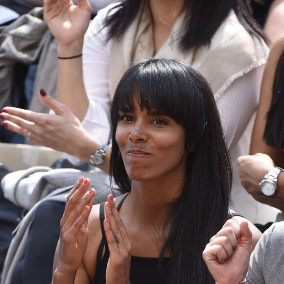 Shy'm a encouragé son compagnon Benoît Paire lors de son match du deuxième tour contre Joao Sousa au Monte-Carlo Rolex Masters le 13 avril 2016, avant de descendre acrobatiquement sur le terrain pour le féliciter après sa victoire.