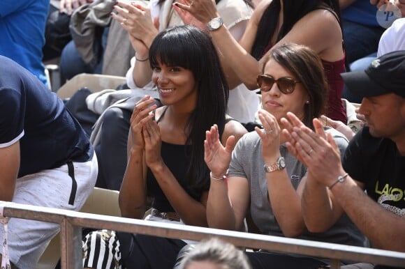 Shy'm a encouragé son compagnon Benoît Paire lors de son match du deuxième tour contre Joao Sousa au Monte-Carlo Rolex Masters le 13 avril 2016, avant de descendre acrobatiquement sur le terrain pour le féliciter après sa victoire.