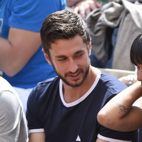 Shy'm a encouragé son compagnon Benoît Paire lors de son match du deuxième tour contre Joao Sousa au Monte-Carlo Rolex Masters le 13 avril 2016, avant de descendre acrobatiquement sur le terrain pour le féliciter après sa victoire.
