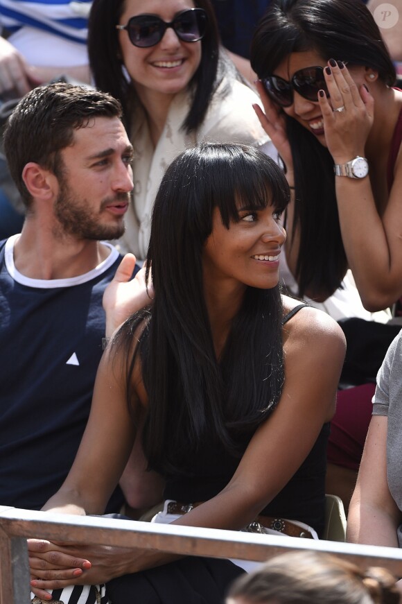 Shy'm a encouragé son compagnon Benoît Paire lors de son match du deuxième tour contre Joao Sousa au Monte-Carlo Rolex Masters le 13 avril 2016, avant de descendre acrobatiquement sur le terrain pour le féliciter après sa victoire.