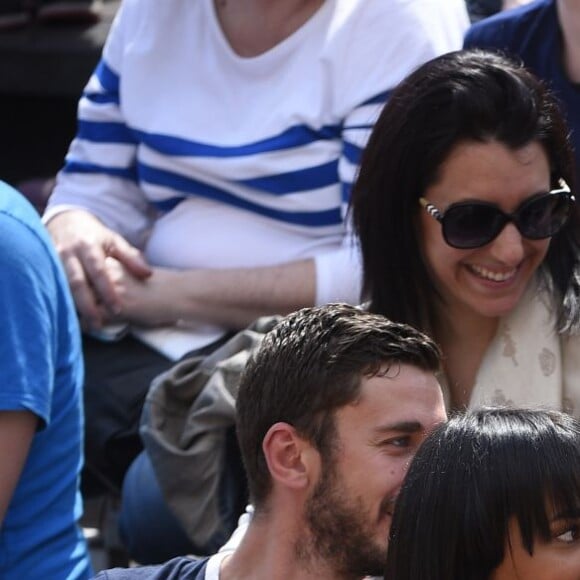 Shy'm a encouragé son compagnon Benoît Paire lors de son match du deuxième tour contre Joao Sousa au Monte-Carlo Rolex Masters le 13 avril 2016, avant de descendre acrobatiquement sur le terrain pour le féliciter après sa victoire.