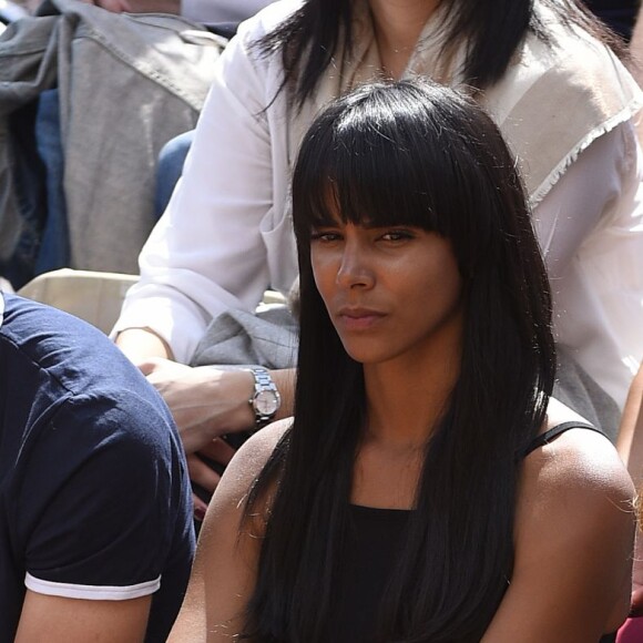 Shy'm a encouragé son compagnon Benoît Paire lors de son match du deuxième tour contre Joao Sousa au Monte-Carlo Rolex Masters le 13 avril 2016, avant de descendre acrobatiquement sur le terrain pour le féliciter après sa victoire.