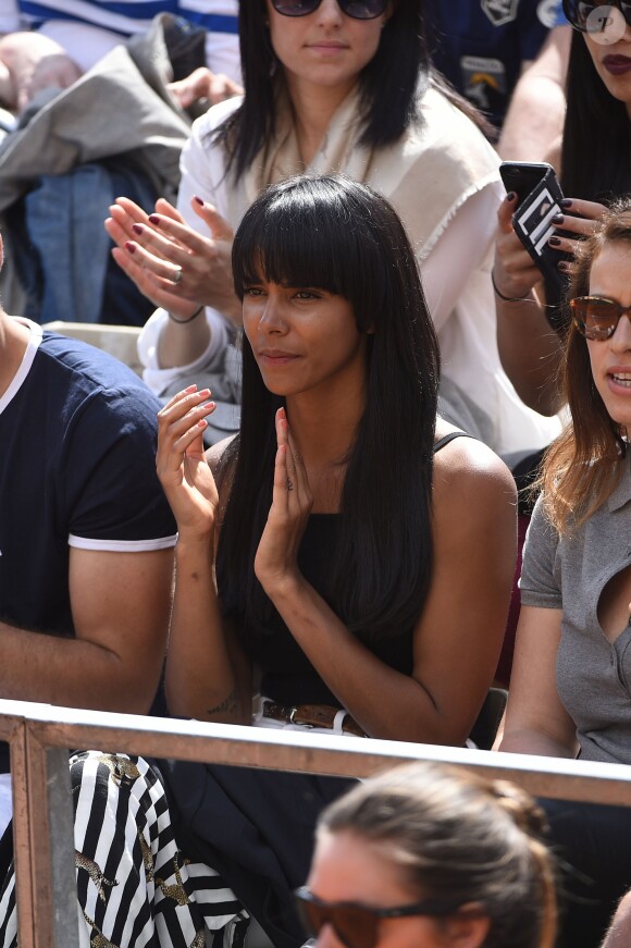 Shy'm a encouragé son compagnon Benoît Paire lors de son match du deuxième tour contre Joao Sousa au Monte-Carlo Rolex Masters le 13 avril 2016, avant de descendre acrobatiquement sur le terrain pour le féliciter après sa victoire.