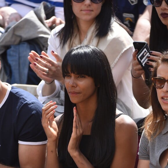 Shy'm a encouragé son compagnon Benoît Paire lors de son match du deuxième tour contre Joao Sousa au Monte-Carlo Rolex Masters le 13 avril 2016, avant de descendre acrobatiquement sur le terrain pour le féliciter après sa victoire.