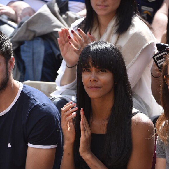 Shy'm a encouragé son compagnon Benoît Paire lors de son match du deuxième tour contre Joao Sousa au Monte-Carlo Rolex Masters le 13 avril 2016, avant de descendre acrobatiquement sur le terrain pour le féliciter après sa victoire.