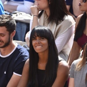 Shy'm a encouragé son compagnon Benoît Paire lors de son match du deuxième tour contre Joao Sousa au Monte-Carlo Rolex Masters le 13 avril 2016, avant de descendre acrobatiquement sur le terrain pour le féliciter après sa victoire.