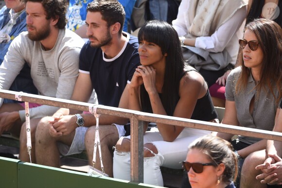 Shy'm a encouragé son compagnon Benoît Paire lors de son match du deuxième tour contre Joao Sousa au Monte-Carlo Rolex Masters le 13 avril 2016, avant de descendre acrobatiquement sur le terrain pour le féliciter après sa victoire.