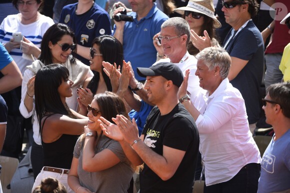 Shy'm a encouragé son compagnon Benoît Paire lors de son match du deuxième tour contre Joao Sousa au Monte-Carlo Rolex Masters le 13 avril 2016, avant de descendre acrobatiquement sur le terrain pour le féliciter après sa victoire.