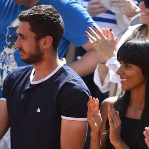 Shy'm a encouragé son compagnon Benoît Paire lors de son match du deuxième tour contre Joao Sousa au Monte-Carlo Rolex Masters le 13 avril 2016, avant de descendre acrobatiquement sur le terrain pour le féliciter après sa victoire.