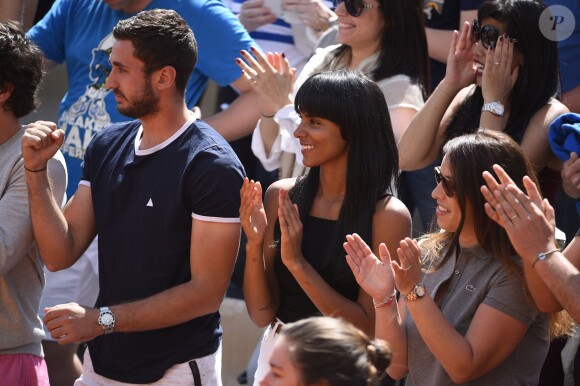Shy'm a encouragé son compagnon Benoît Paire lors de son match du deuxième tour contre Joao Sousa au Monte-Carlo Rolex Masters le 13 avril 2016, avant de descendre acrobatiquement sur le terrain pour le féliciter après sa victoire.