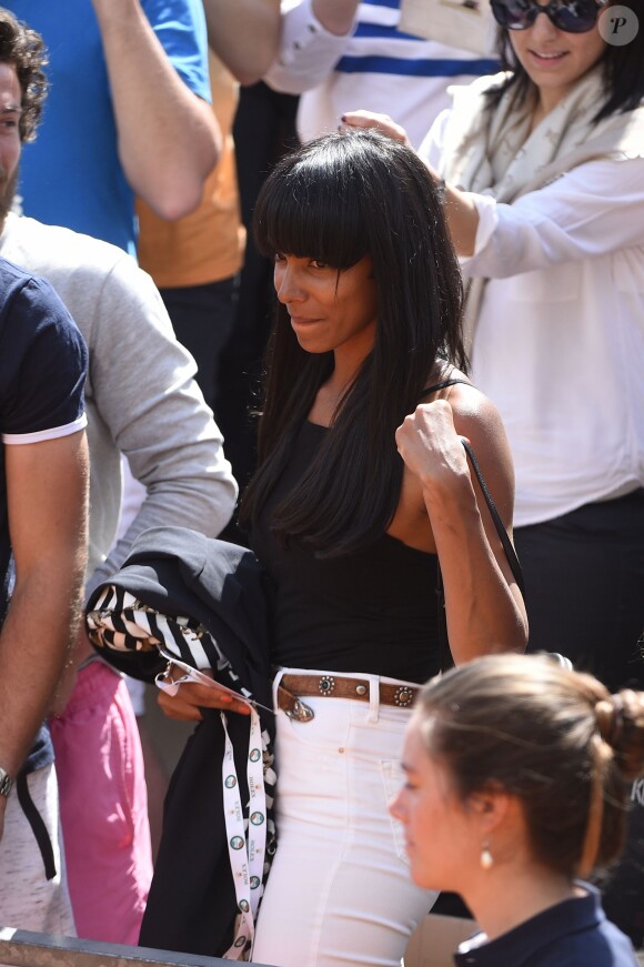 Shy'm a encouragé son compagnon Benoît Paire lors de son match du deuxième tour contre Joao Sousa au Monte-Carlo Rolex Masters le 13 avril 2016, avant de descendre acrobatiquement sur le terrain pour le féliciter après sa victoire.