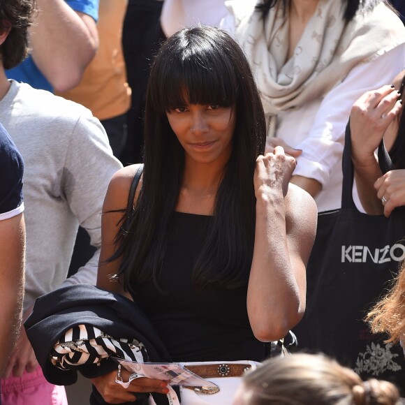 Shy'm a encouragé son compagnon Benoît Paire lors de son match du deuxième tour contre Joao Sousa au Monte-Carlo Rolex Masters le 13 avril 2016, avant de descendre acrobatiquement sur le terrain pour le féliciter après sa victoire.