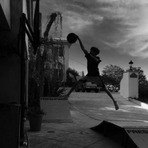 Victoria Beckham a publié une photo de son fils Romeo en train de jouer au basket sur sa page Instagram, au mois d'avril 2016.
