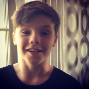 Victoria Beckham a publié une photo de son fils Cruz en train de chanter sur sa page Instagram, au mois d'avril 2016.