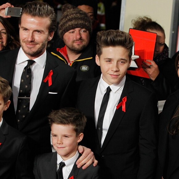 David Beckham, sa femme Victoria Beckham et leurs enfants Brooklyn, Romeo et Cruz - Premiere du film "The Class of 92" un documentaire retracant l'ascension de la "classe 1992" qui a permis a Manchester United de renouer avec son glorieux passé, a Londres, le 1er decembre 2013.