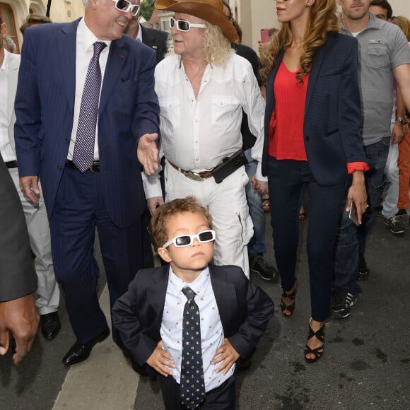 Michel et Danyellah Polnareff avec leur fils Louka à l'inauguration de la place Michel Polnareff à Montluçon le 20 juin 2015