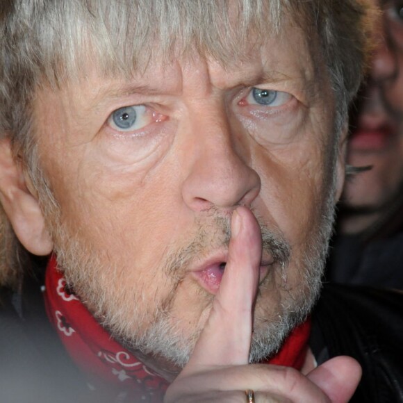 Renaud lors de l'hommage rendu aux victimes des attentats de janvier 2015 organisé place de la République le 7 janvier 2016