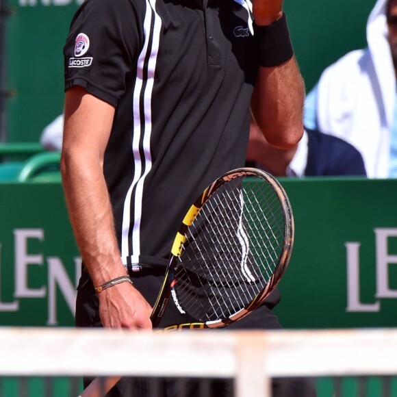 Shy'm a souri puis a souffert, le 14 avril 2016, en voyant son compagnon Benoît Paire se désintégrer lors de son match contre le numéro 2 mondial Andy Murray en huitième de finale du Monte-Carlo Rolex Masters à Roquebrune-Cap-Martin, qu'il a laissé échapper, rattrapé par le stress.