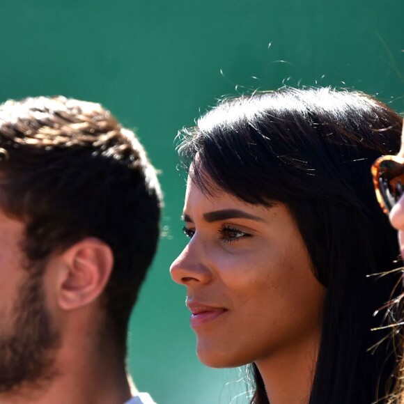 Shy'm a souri puis a souffert, le 14 avril 2016, en voyant son compagnon Benoît Paire se désintégrer lors de son match contre le numéro 2 mondial Andy Murray en huitième de finale du Monte-Carlo Rolex Masters à Roquebrune-Cap-Martin, qu'il a laissé échapper, rattrapé par le stress.