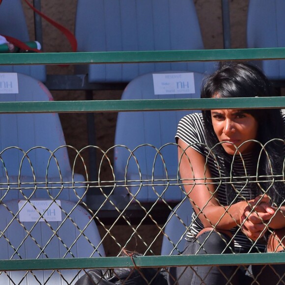 Shy'm a souri puis a souffert, le 14 avril 2016, en voyant son compagnon Benoît Paire se désintégrer lors de son match contre le numéro 2 mondial Andy Murray en huitième de finale du Monte-Carlo Rolex Masters à Roquebrune-Cap-Martin, qu'il a laissé échapper, rattrapé par le stress.