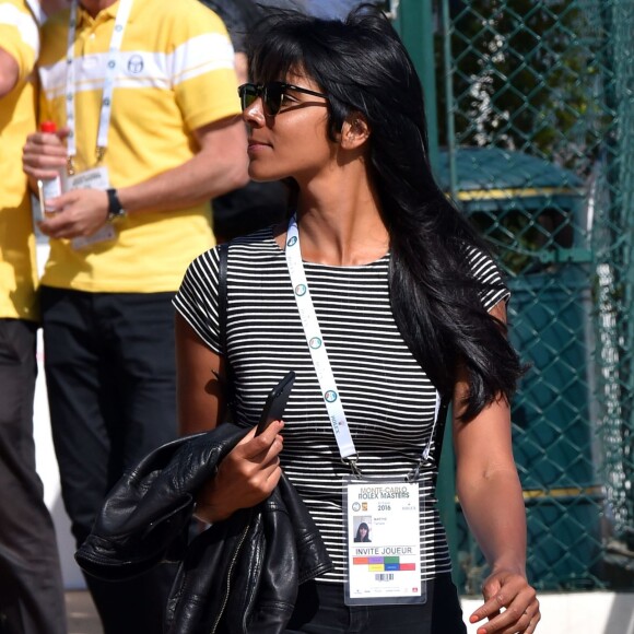 Shy'm a souri puis a souffert, le 14 avril 2016, en voyant son compagnon Benoît Paire se désintégrer lors de son match contre le numéro 2 mondial Andy Murray en huitième de finale du Monte-Carlo Rolex Masters à Roquebrune-Cap-Martin, qu'il a laissé échapper, rattrapé par le stress.
