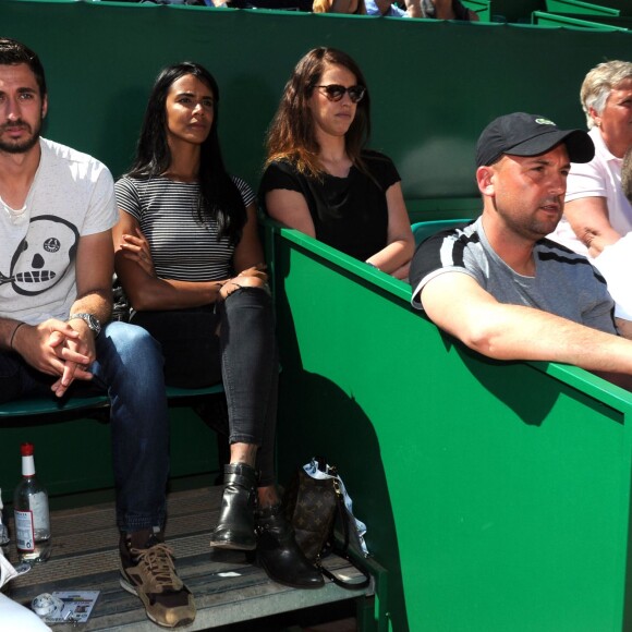 Shy'm a souri puis a souffert, le 14 avril 2016, en voyant son compagnon Benoît Paire se désintégrer lors de son match contre le numéro 2 mondial Andy Murray en huitième de finale du Monte-Carlo Rolex Masters à Roquebrune-Cap-Martin, qu'il a laissé échapper, rattrapé par le stress.