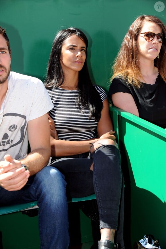 Shy'm a souri puis a souffert, le 14 avril 2016, en voyant son compagnon Benoît Paire se désintégrer lors de son match contre le numéro 2 mondial Andy Murray en huitième de finale du Monte-Carlo Rolex Masters à Roquebrune-Cap-Martin, qu'il a laissé échapper, rattrapé par le stress.