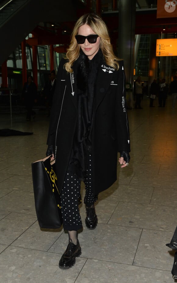 La chanteuse Madonna à son arrivée à l'aéroport Heathrow de Londres, le 7 avril 2016. © CPA/Bestimage