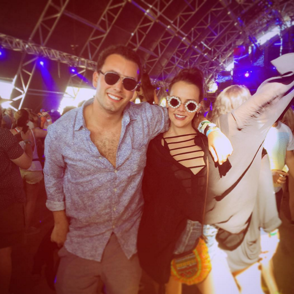 Pauline Ducruet avec son ami Nicolas Suissa - et son décolleté - au Festival de Coachella, du 15 au 17 avril 2016. Photo Instagram Nicolas Suissa.