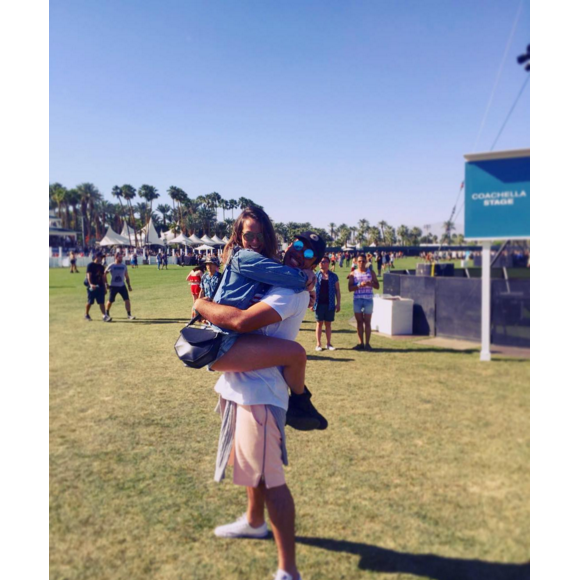 Pauline Ducruet dans les bras de Maxime Giaccardi au Festival de Coachella, du 15 au 17 avril 2016. Photo Instagram Pauline Ducruet.