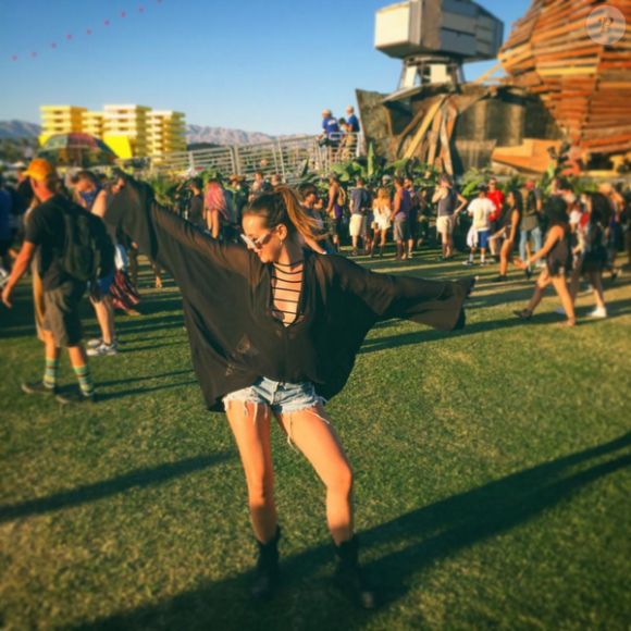 Pauline Ducruet s'éclate pour son 2e jour au Festival de Coachella, du 15 au 17 avril 2016. Photo Instagram Pauline Ducruet.