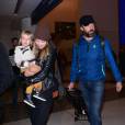  Olivia Wilde et Jason Sudeikis à l'aéroport de Los Angeles avec leur fils Otis le 6 janvier 2016  