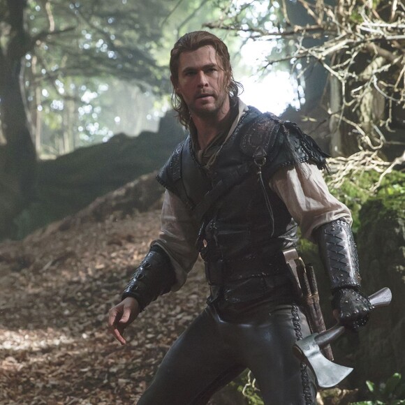 Chris Hemsworth dans Le Chasseur et la Reine des Glaces.