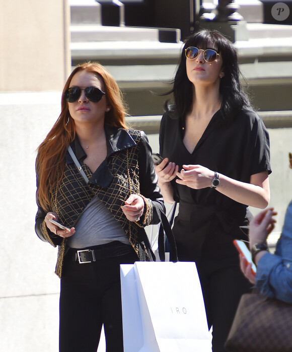 Lindsay Lohan et sa soeur Ali font du shopping dans les rues de New York. Le 15 avril 2016 © CPA / Bestimage
